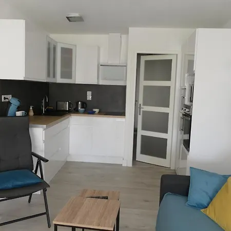 Apartment T2 Rez-de-jardin, Terrasse Et Parking, Proche De La *