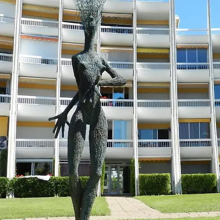 Apartment T2 Rez-de-jardin, Terrasse Et Parking, Proche De La