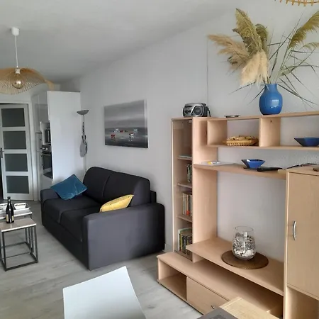 T2 Rez-de-jardin, Terrasse Et Parking, Proche De La Ла-Гранд-Мот