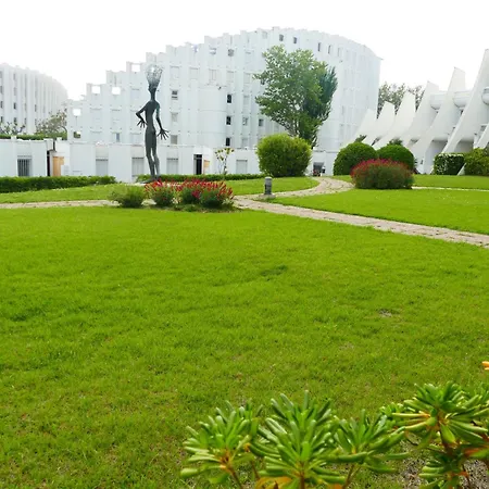 Apartment T2 Rez-de-jardin, Terrasse Et Parking, Proche De La