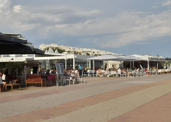 T2 Rez-de-jardin, Terrasse Et Parking, Proche De La * La Grande-Motte